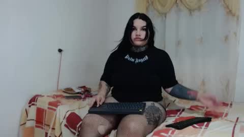 Snapshot of abby_hiltton chatting on October 31, 7:34 am abby_hiltton online show from October 31, 7:34 am