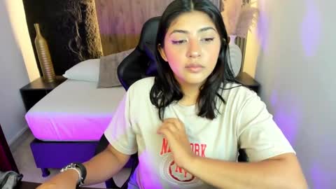 Snapshot of abby_millerr_ chatting on January 25, 12:19 pm Abbygail online show from January 25, 12:19 pm