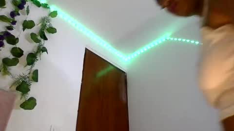 abby_moss_2 online show from May 6, 3:27 pm