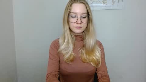 Abby Lovense is active online show from October 4, 9:26 am