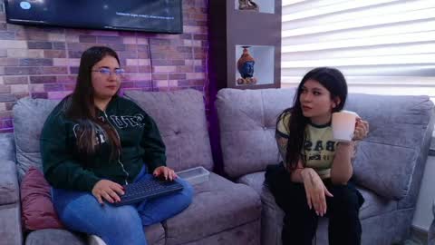 abella_as_ online show from May 26, 3:33 pm