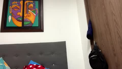 abrilsantosxo online show from May 21, 11:35 pm