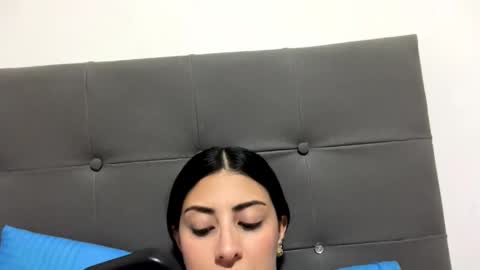 abrilsantosxo online show from May 23, 6:01 am