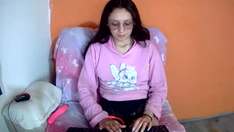 Ada online show from May 25, 9:58 pm