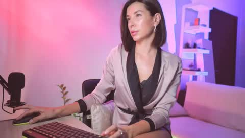 Snapshot of addictsqueen chatting on February 10, 3:57 am ADDICTION online show from February 10, 3:57 am