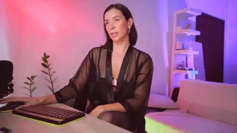 Snapshot of addictsqueen chatting on December 6, 4:36 am ADDICTION online show from December 6, 4:36 am