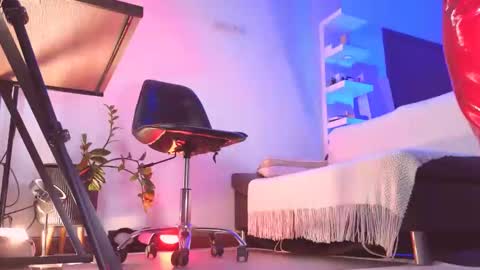 Snapshot of addictsqueen chatting on March 1, 5:09 am ADDICTION online show from March 1, 5:09 am