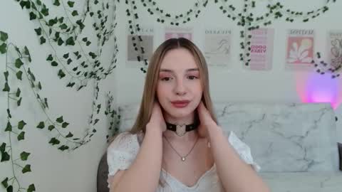 Snapshot of adele0_0 chatting on February 22, 11:13 am Adele online show from February 22, 11:13 am