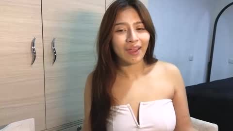 adellein foxx online show from October 18, 6:27 am