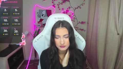 Adel online show from December 5, 1:49 am