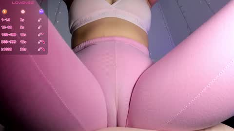 adelinaconte1 online show from December 12, 7:59 pm