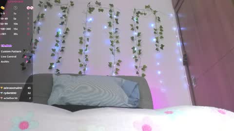 adelinaconte1 online show from May 14, 9:42 pm