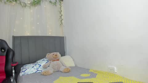 Snapshot of adeline_hill1 chatting on March 12, 11:33 pm Adeline online show from March 12, 11:33 pm