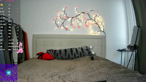 Anna online show from April 4, 3:11 pm