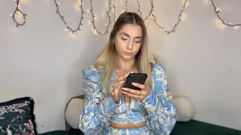 Adel online show from September 25, 9:41 am