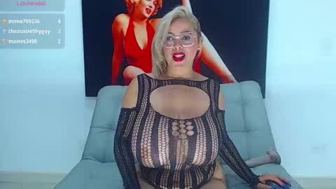 Adely Ginn online show from September 25, 3:00 pm