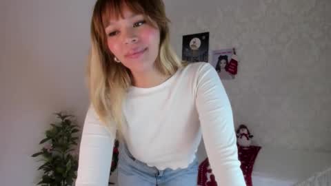 Adriana online show from December 18, 2:11 pm