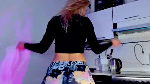 Adriana online show from March 1, 9:25 pm