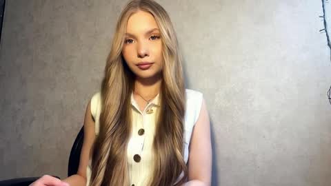 Caroline online show from April 9, 2:22 pm