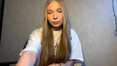 Caroline online show from April 1, 2:25 pm