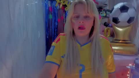 adriiana_fox_ online show from July 3, 7:09 pm