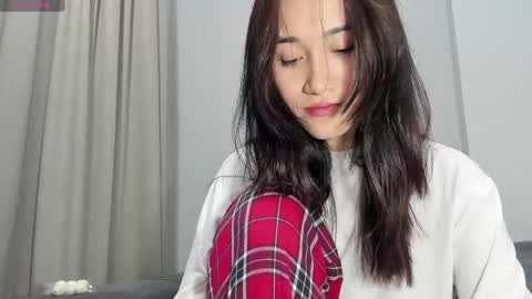Snapshot of ae_nie chatting on February 19, 1:50 pm Aenie online show from February 19, 1:50 pm