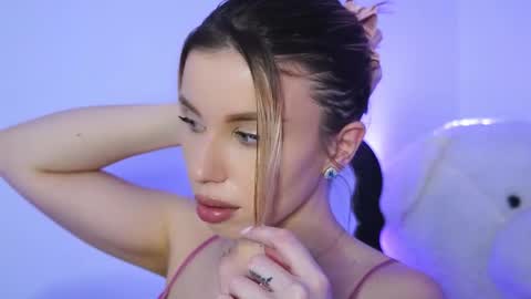 Aelia online show from February 24, 6:39 pm