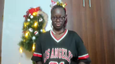 Snapshot of afro_pop chatting on December 22, 3:44 am Leah online show from December 22, 3:44 am