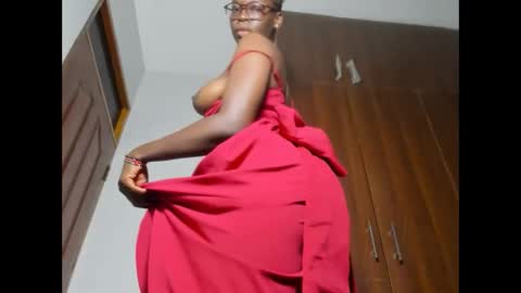 Snapshot of afro_pop chatting on February 14, 3:00 am Leah online show from February 14, 3:00 am