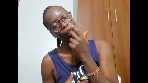Snapshot of afro_pop chatting on February 5, 4:27 am Leah online show from February 5, 4:27 am