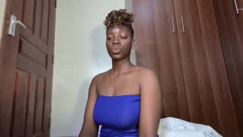 Snapshot of afro_pop chatting on September 19, 2:21 am Leah online show from September 19, 2:21 am