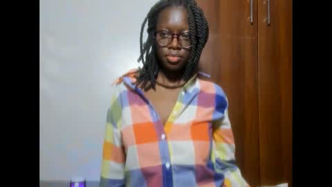Snapshot of afro_pop chatting on January 14, 3:11 am Leah online show from January 14, 3:11 am