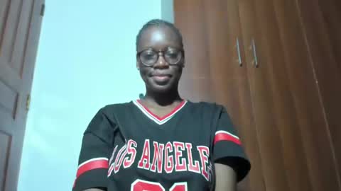 Snapshot of afro_pop chatting on March 5, 12:05 am Leah online show from March 5, 12:05 am