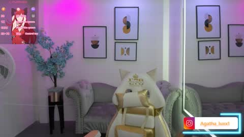 Snapshot of agatha_luxx chatting on September 19, 12:37 pm Agatha online show from September 19, 12:37 pm