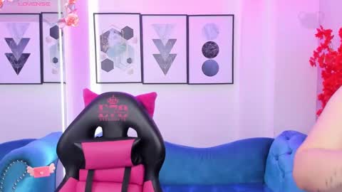 Snapshot of agatha_luxx chatting on March 8, 12:39 pm Agatha online show from March 8, 12:39 pm