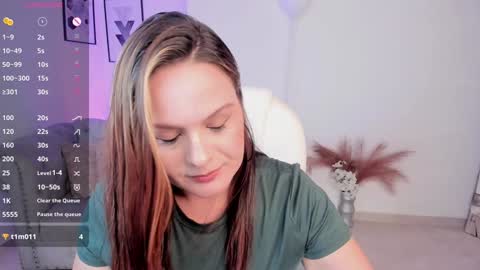 AIDA ADAMS online show from December 11, 6:52 pm