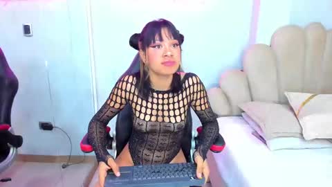AikoLee online show from March 9, 10:30 am