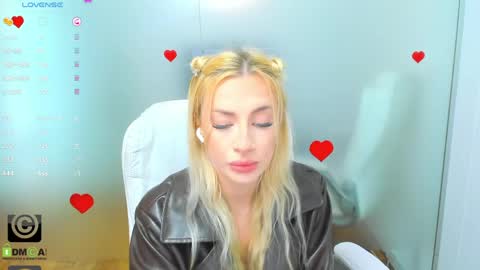 Allie  online show from May 11, 9:22 am