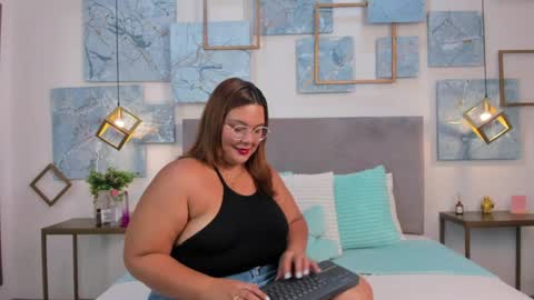 AISHA  online show from April 7, 1:35 pm