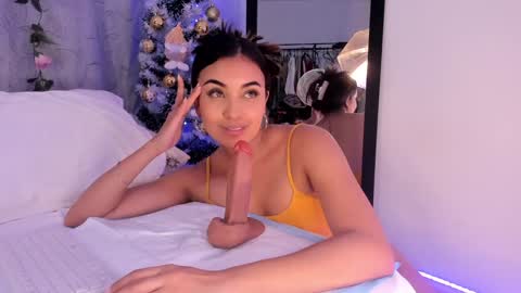 Aisha online show from December 9, 5:30 pm