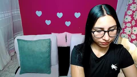 aisha_stacey0410 online show from May 25, 12:59 pm