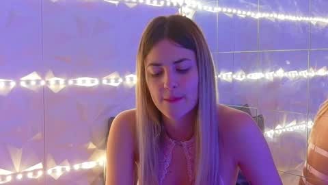 Aisha online show from November 19, 6:35 am