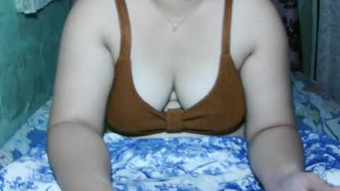 Snapshot of aislahrose chatting on January 16, 5:21 am rosie online show from January 16, 5:21 am