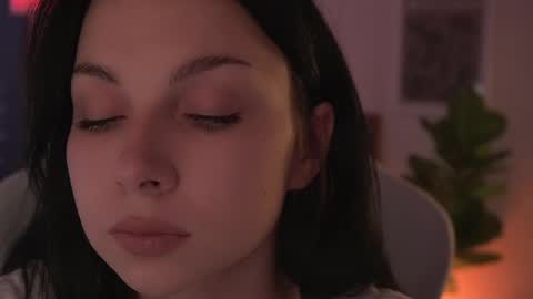 Akaruiiii online show from April 7, 3:47 pm