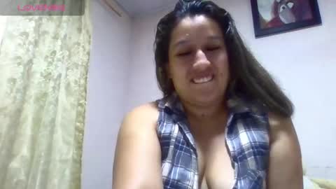 Snapshot of alahia_fox chatting on February 27, 4:41 am alahia online show from February 27, 4:41 am