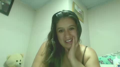 Snapshot of alahia_fox chatting on January 6, 8:35 am alahia online show from January 6, 8:35 am