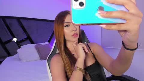 Snapshot of alahiaa1_ chatting on September 29, 3:55 am Alahia online show from September 29, 3:55 am