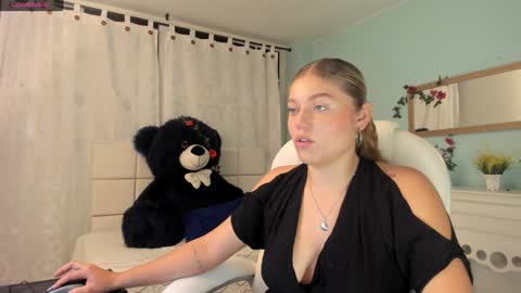 Alaia online show from December 23, 12:52 pm