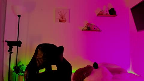   online show from March 13, 10:27 am