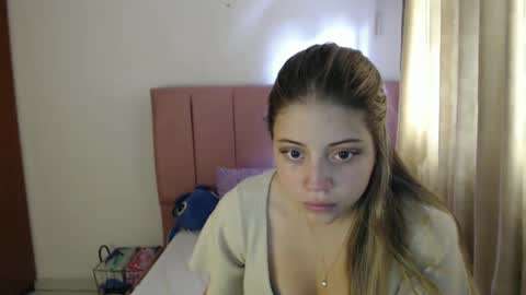 Snapshot of alaina_blessed chatting on October 8, 7:29 pm alaina_blessed online show from October 8, 7:29 pm